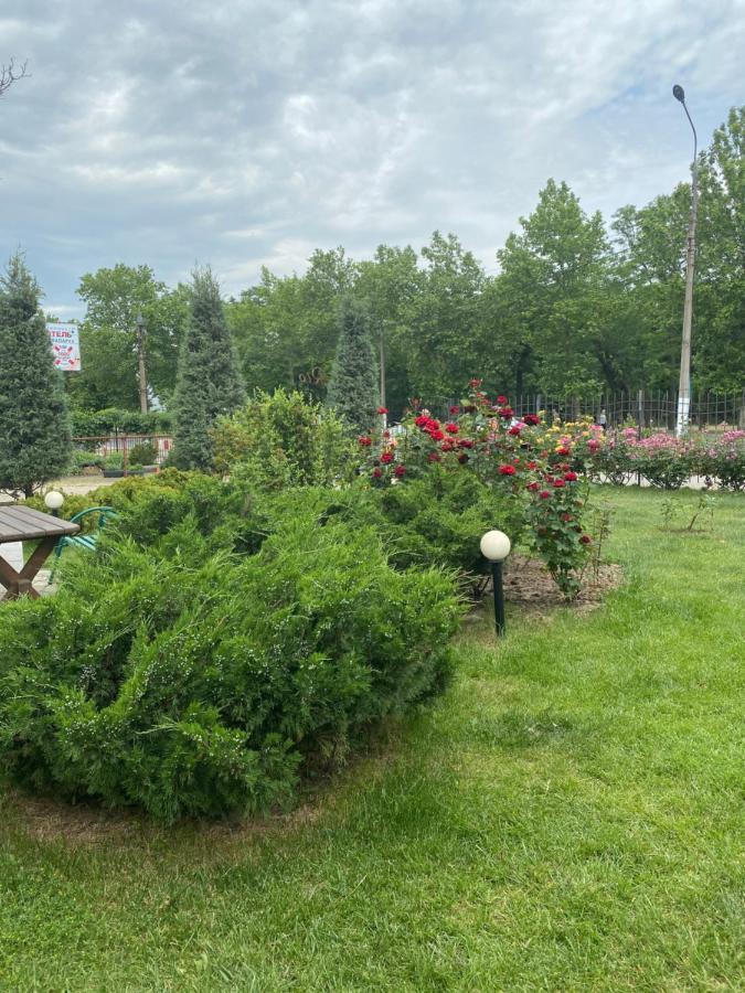 Отель Рио Melitopolʼ Екстериор снимка